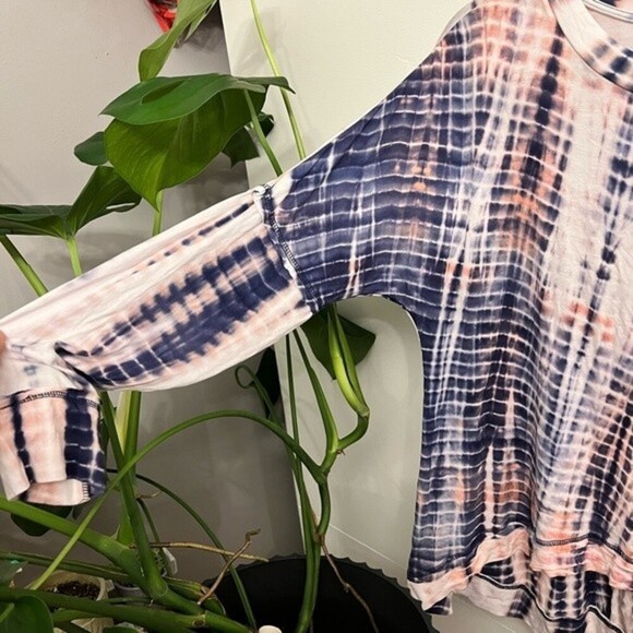Kelly Rene Tie Dye top - Picture 3 of 5